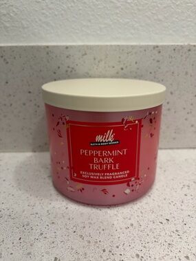 “PEPPERMINT BARK TRUFFLE” 3-Wick 14.5 Oz Scented  Candle Bath & Body Works NEW